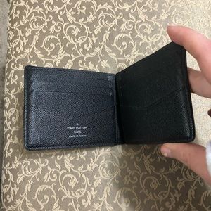 Louis Vuitton men’s checkered wallet